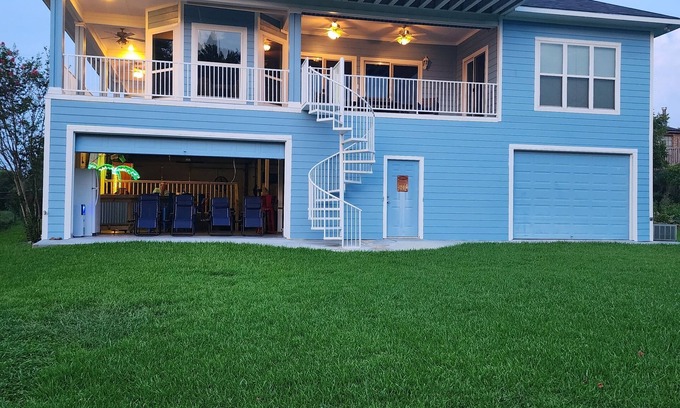 Seven Coves House | Waterfront with Boat Slip, Sports Bar, SUP'S, Great Location!