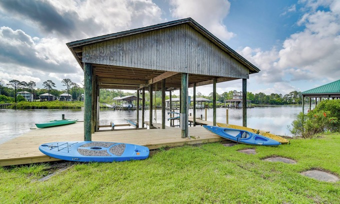 Elberta House | Waterfront Wolf Bay Home w/Private Boathouse!