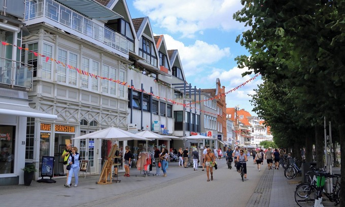 Travemuende Apartment | Waterkant 1 - exclusive vacation apartment at the sailing harbor in the heart of Travemünde