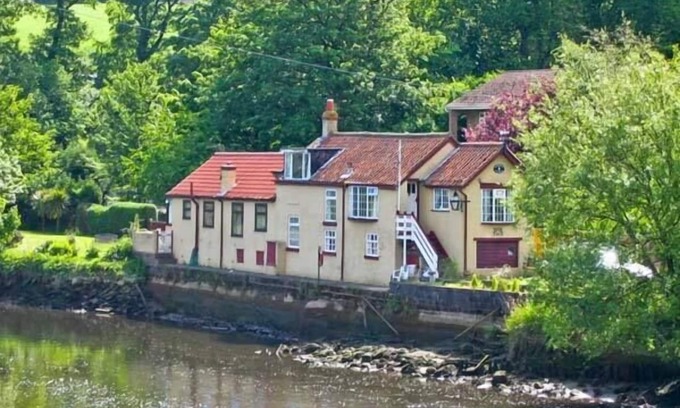 Ruswarp Cottage | WATERLOO COTTAGE ANNEXE, pet friendly, with open fire in Ruswarp