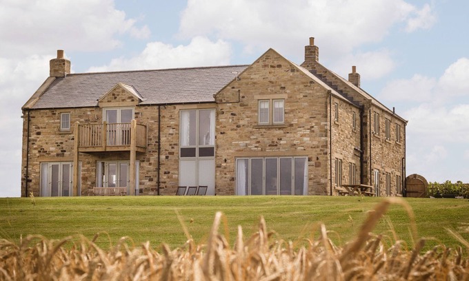 Richmond Cottage | Waterloo Lodge - a house that sleeps 12 guests in 6 bedrooms