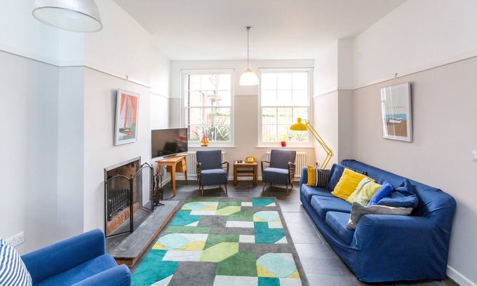 Aldeburgh Apartment | Watermans - sleeps 4 guests in 2 bedrooms