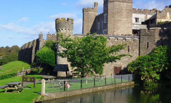Watermouth Cottage | WATERMOUTH CASTLE, WEST TOWER APARTMENT, pet friendly in Ilfracombe