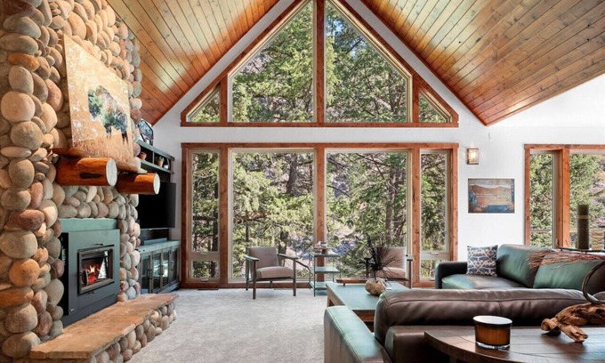 Missoula House | * * *Waters Edge Lodge* *