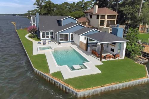 Walden on Lake Conroe House | Waters Edge Estate