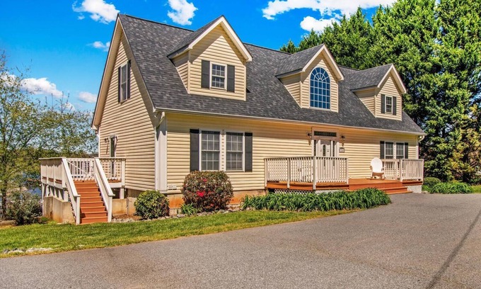Lake Norman of Catawba House | Waters Edge on Lake Norman