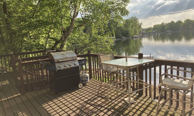 Richwood Cabin | Waters Edge - Year Round 4 Bedroom Lakehome with Pontoon and Sandy Beach.