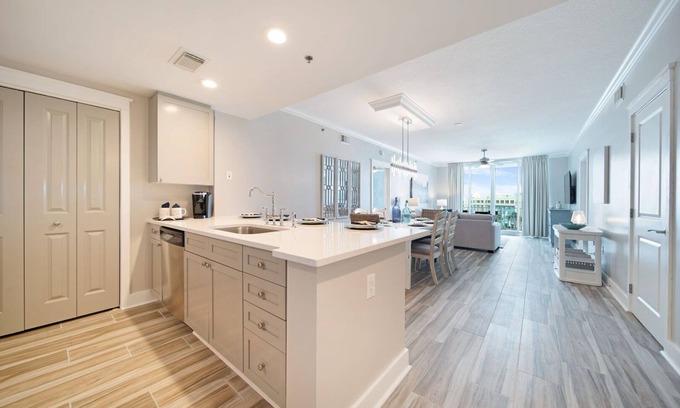 Fort Walton Beach Condo | Waterscape A625 ~ Top Floor 2BR ~ Partial Gulf View ~ Beach Service