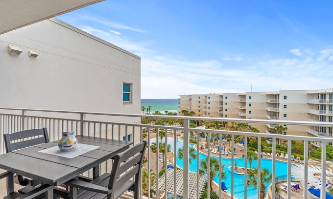 Fort Walton Beach Condo | Waterscape A616 ~ Gulf View ~ Top Floor 2BR ~ Pool