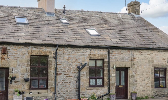 Langcliffe Cottage | WATERSHED COTTAGE, pet friendly, with a garden in Settle
