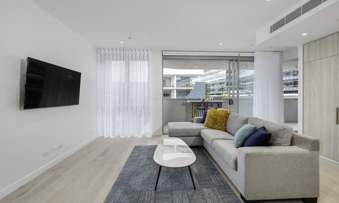 Newcastle West Apartment | Waterside - Chic Living-Views-CBD-Free Parking