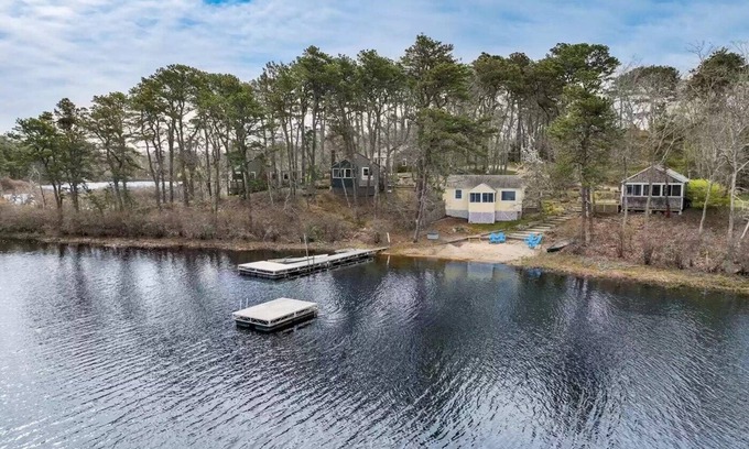 Eastham Cottage | Waterside Eastham Cottage with Quintessential Cape Cod Charmn
