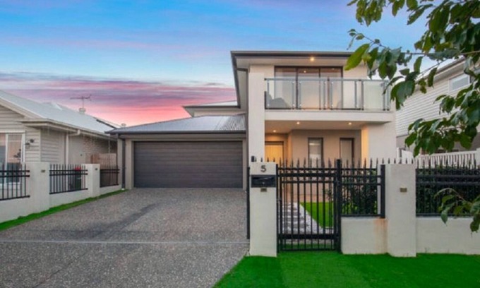 Rothwell House | Waterside holiday