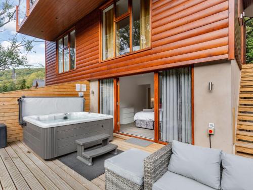 Rastrick House | Waterside Lodge Five -Uk38263
