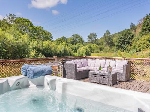 Rastrick House | Waterside Lodge Sixteen - Uk13038