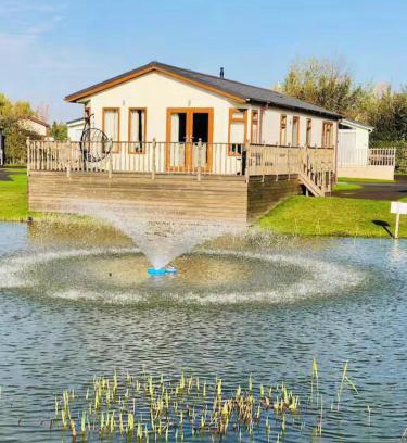 Wisbech House | Waterside Retreat