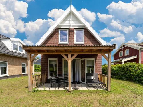 Municipality of Nissewaard House | Waterside Retreat Sauna, Garden and Fishing Jetty