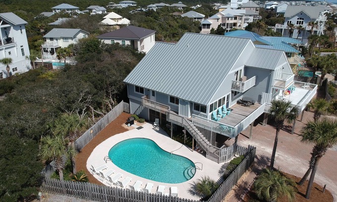 Gulf Trace House | “Waterside Wave” - Gulf Trace - Private Pool - Sleeps 14 - 100 Steps to the Gulf - EV Charger -