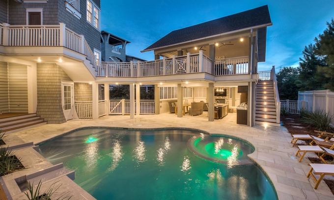 WaterSound Beach House | Watersound Beach. Gated, Exclusive use of pool, outdoor kitchen, dining, living