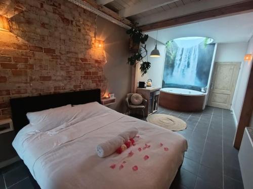 Bodegraven Apartment | Waterval Wellness-suite met Sauna!