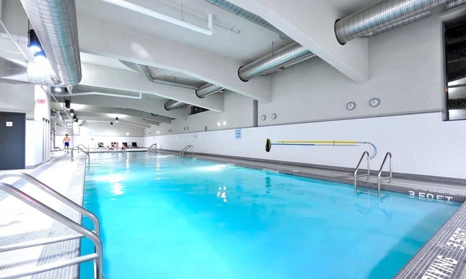 Crosstown Condo | Waterview Bright AC condo in vancouver DT2BR3BD 2BTsleeps 6 guests free parking