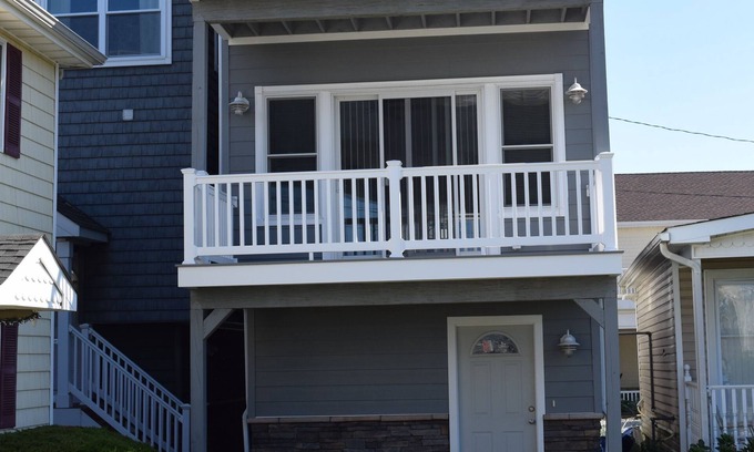 Highlands House | Waterview Cottage- Steps away from the beach