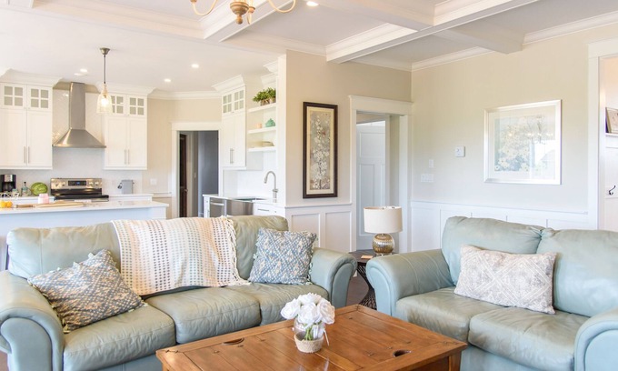 Mermaid House | Waterview, Minutes From Downtown Charlottetown