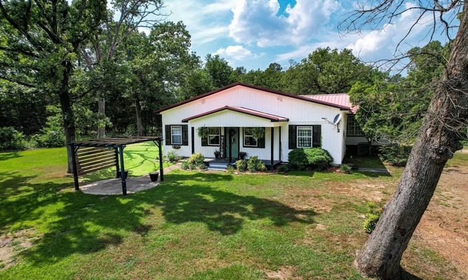 Mount Vernon Cottage | Waterview Ranch Getaway Cottage Cabin