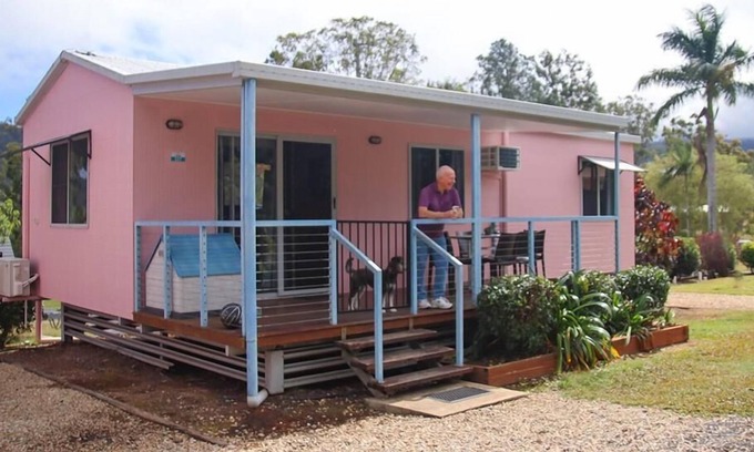 Tinaroo Villa | Waterview Villa 2BR - Fully self-contained with 1 Queen, 1 Sofa, 1 Treble