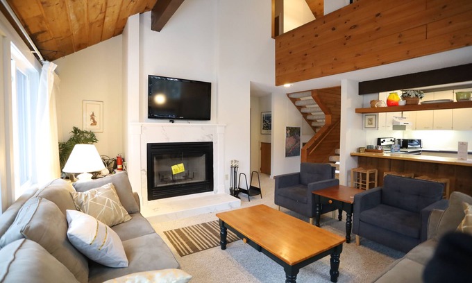 Waterville Valley Condo | Waterville Valley Vacation Condo close to Town Square and Free Shuttle to Ski Area! (SS6V)