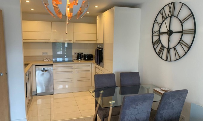 Watford Apartment | Watford 2 Bedroom Apartment H7, Harry Potter World, Contractors, London Visits