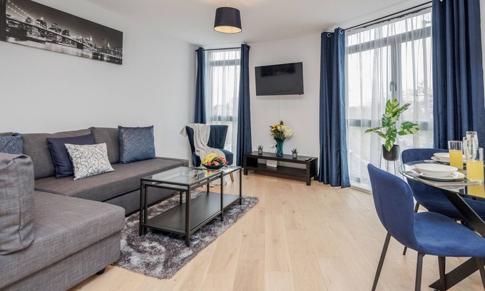 Watford Apartment | Watford Cassio Deluxe - Modernview Serviced Accommodation