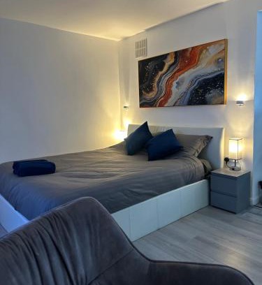 Watford Apartment | Watford Junction, King Size Bed
