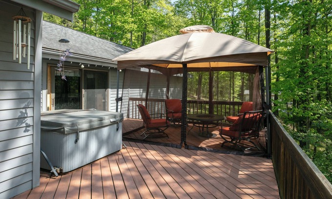 Campbell House | Watkins Glen, Corning, Finger Lakes 3 BR 3 Bath w/Hot Tub