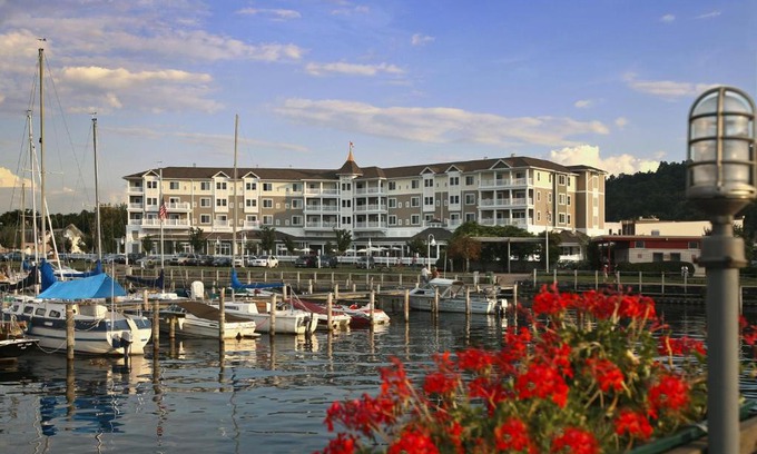 Watkins Glen Hotel | Watkins Glen Harbor Hotel