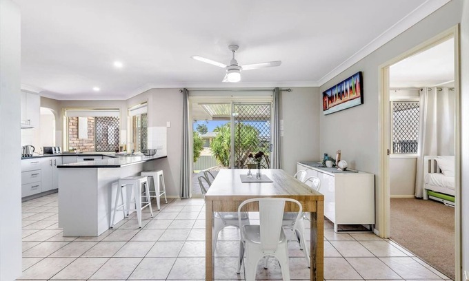 Eli Waters House | Wattlebird Lane Sunny Family Friendly Abode