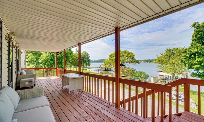 Spring City House | Watts Bar Lake House: Boat & Fish On-Site!