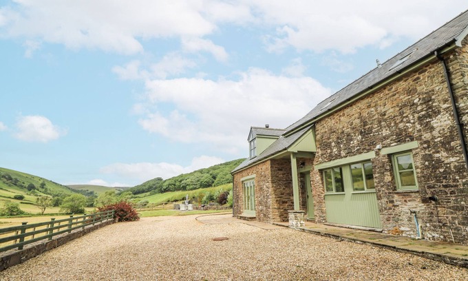 Brecon Cottage | WAUN YSCIR, pet friendly, with hot tub in Brecon