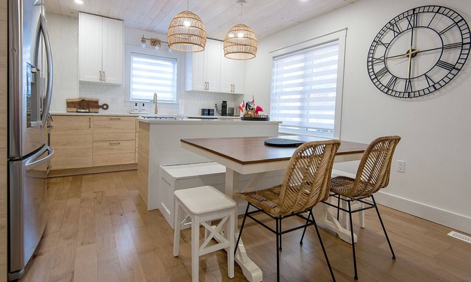 Kingsville House | WaveCrest Cottage -KINGSVILLE - Premium Comfort