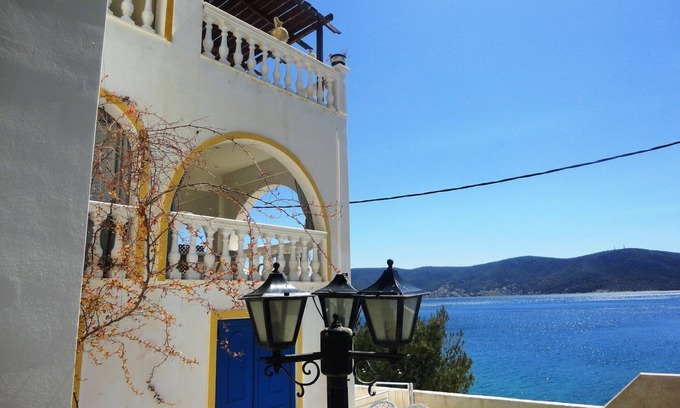 Salamis House | Wavedance Accommodation (Posidonas)
