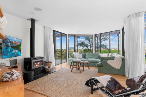 Omaha House | Wavefront Escape - Omaha Holiday Home