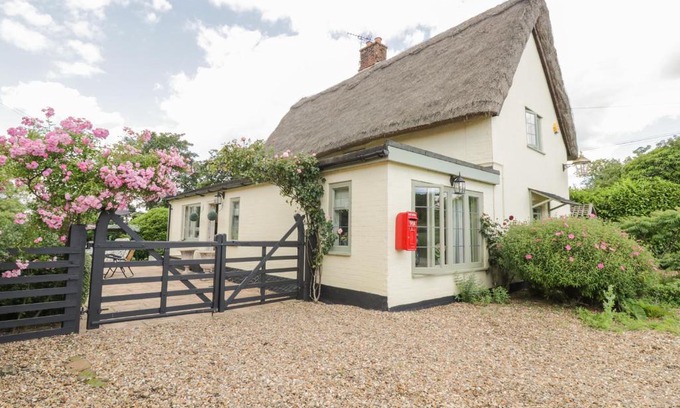 Weybread House | Waveney Cottage