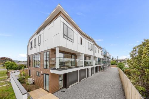 Orewa Apartment | Waverly Place - Unique One Room Apartment