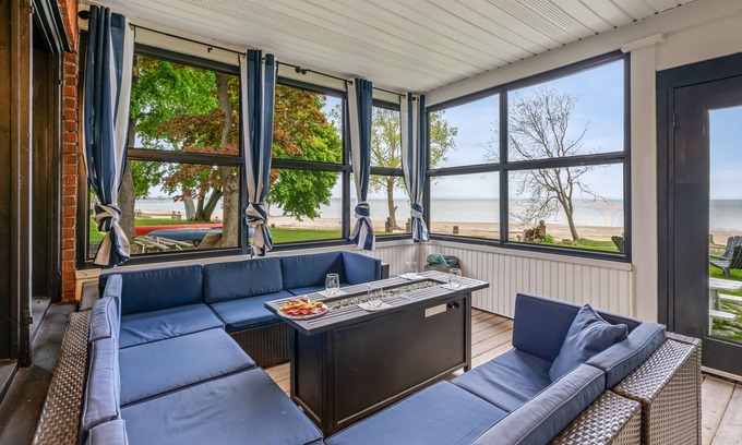 Waverly Beach Cottage | Waverly Place – Waterfront Beauty-Sleeps 8-Lovely Screened in Porch