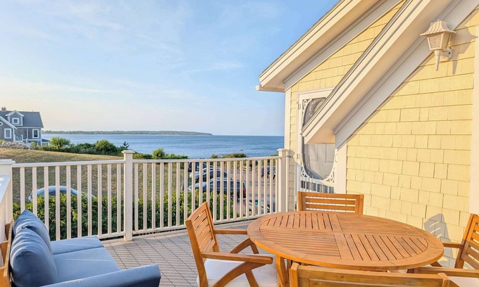 Block Island Apartment | Waverly Suite 3 on the Beach