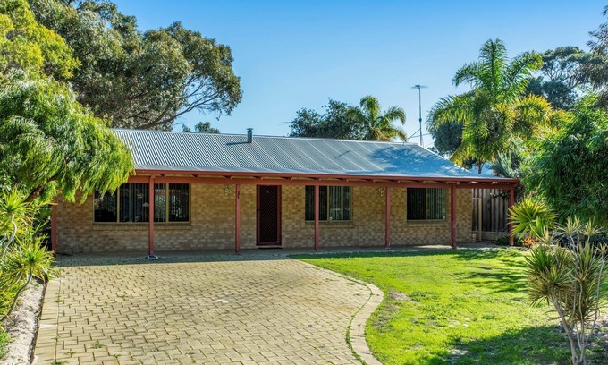 Guilderton House | Waves And Moore - Beautifully presented home