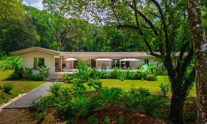 Ballena Villa | Waves as Your Companion: Beachfront Elegance