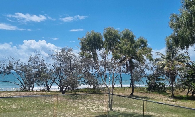 Woodgate House | Waves at your Back Door on Theodolite Creek Drive