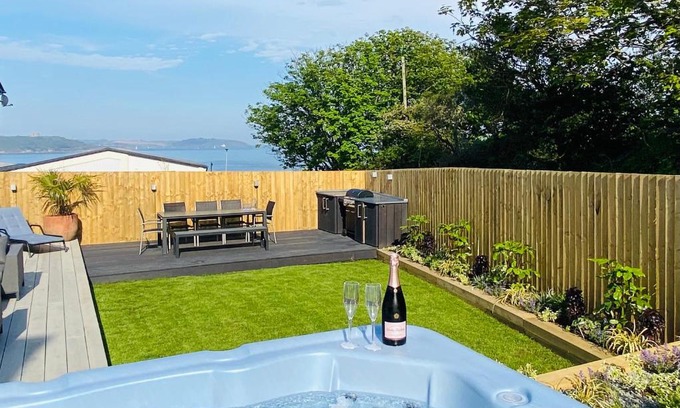 Maenporth House | Waves Falmouth-hot tub games room very close to Swanpool beach and Falmouth GC