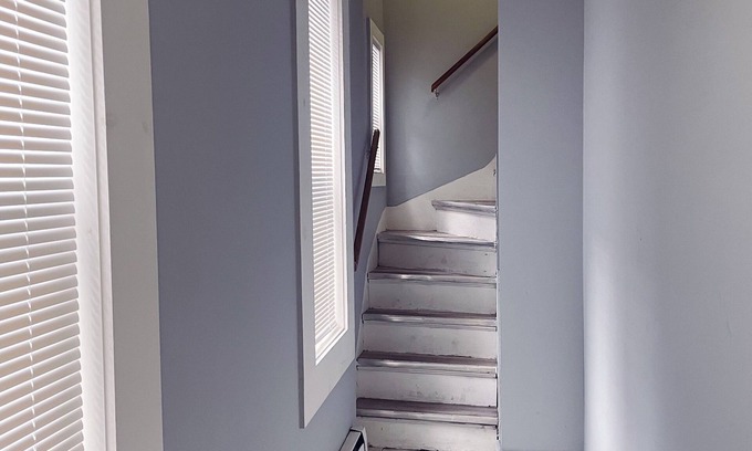 Asylum Hill Apartment | Waves of Blue Downtown Homestay